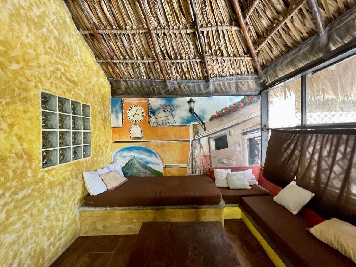 Johnnys Place Hotel Monterrico Exteriér fotografie